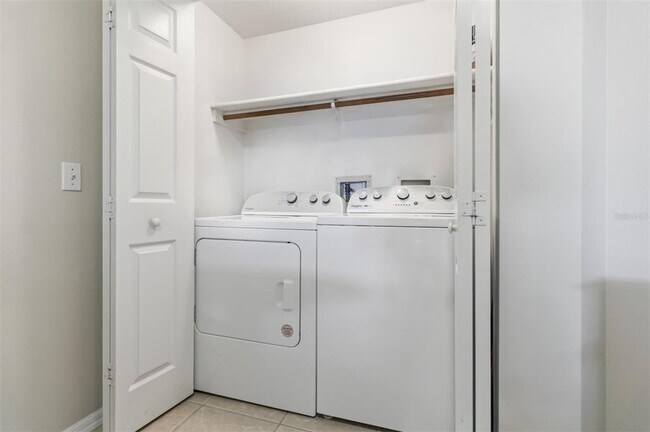 Building Photo - 8921 Lake Dr