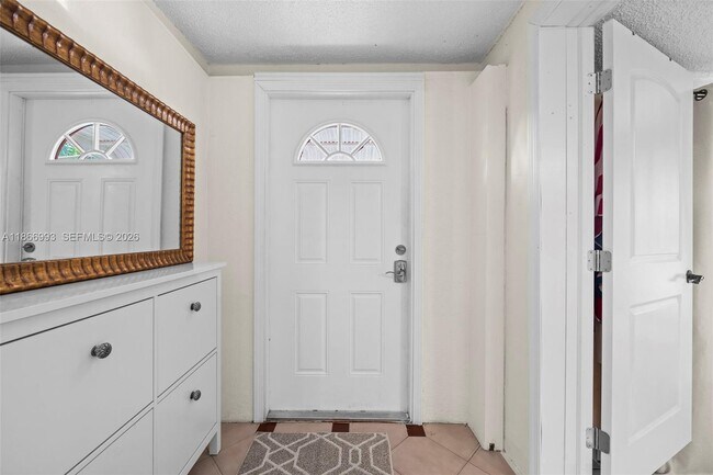 Building Photo - 1935 Arthur St