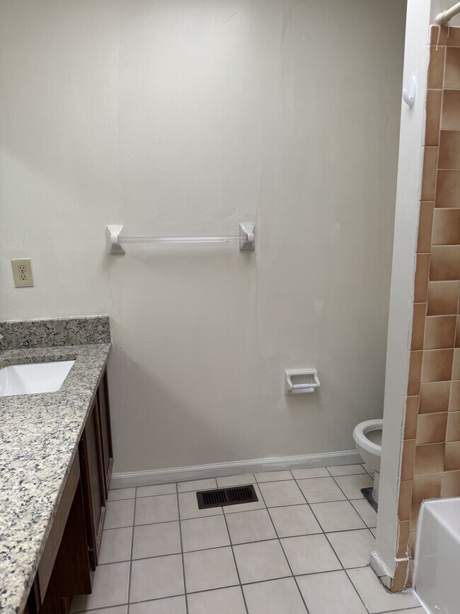 Building Photo - 2074 Hopkins Mill Rd