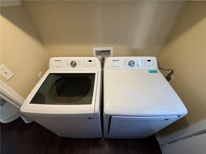 Building Photo - 3972 Glenwood Downs Ln