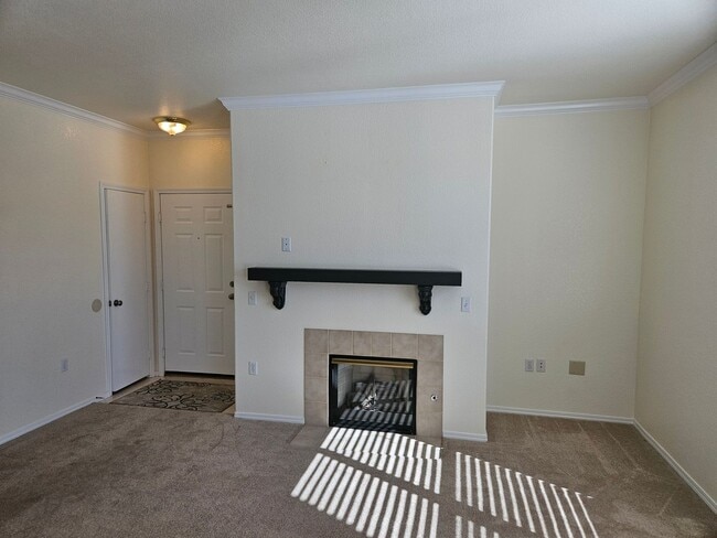 Building Photo - 2 bed 1.5 bath 2nd floor Condo.