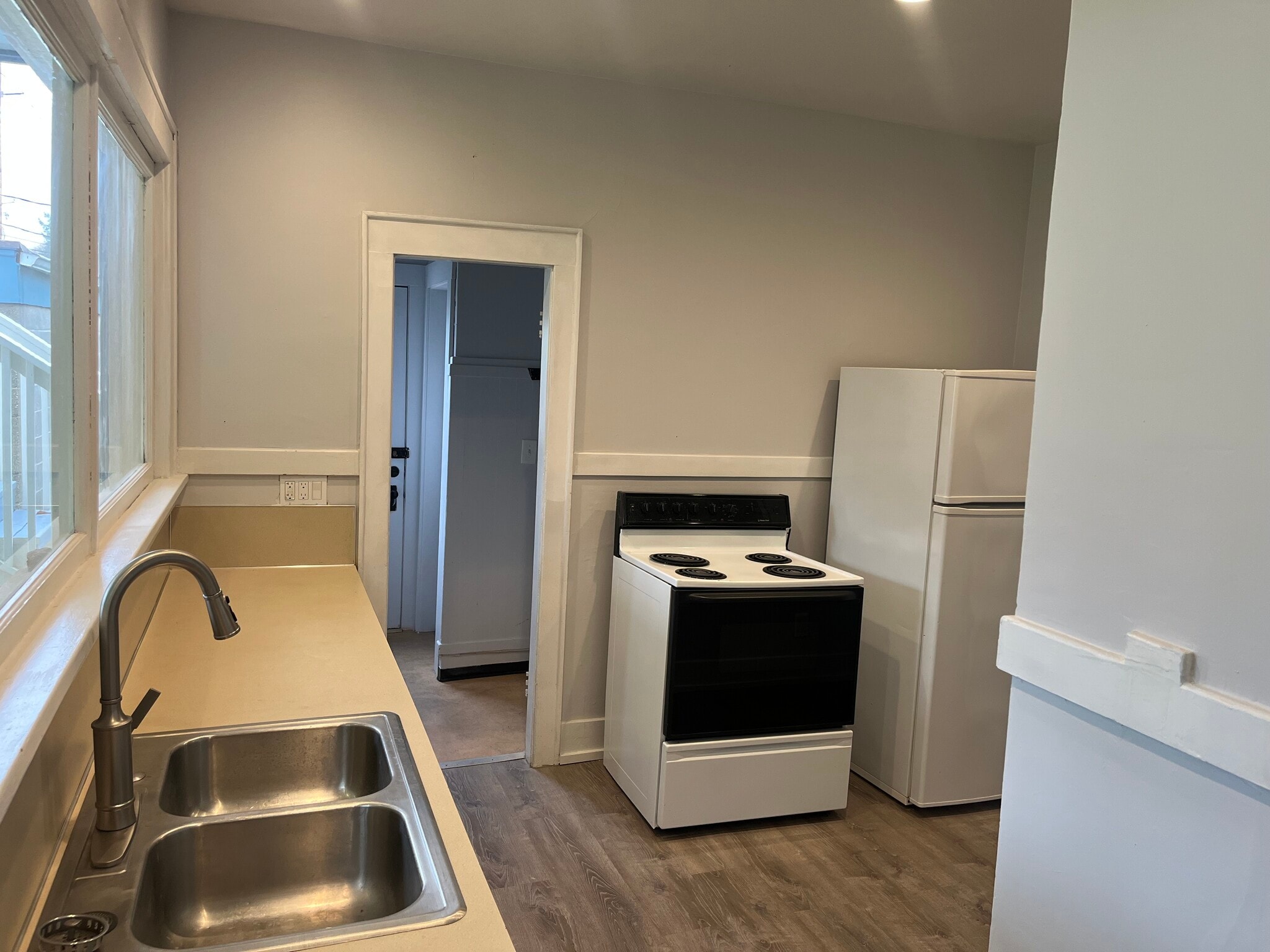 Building Photo - 1502 N Oakes St