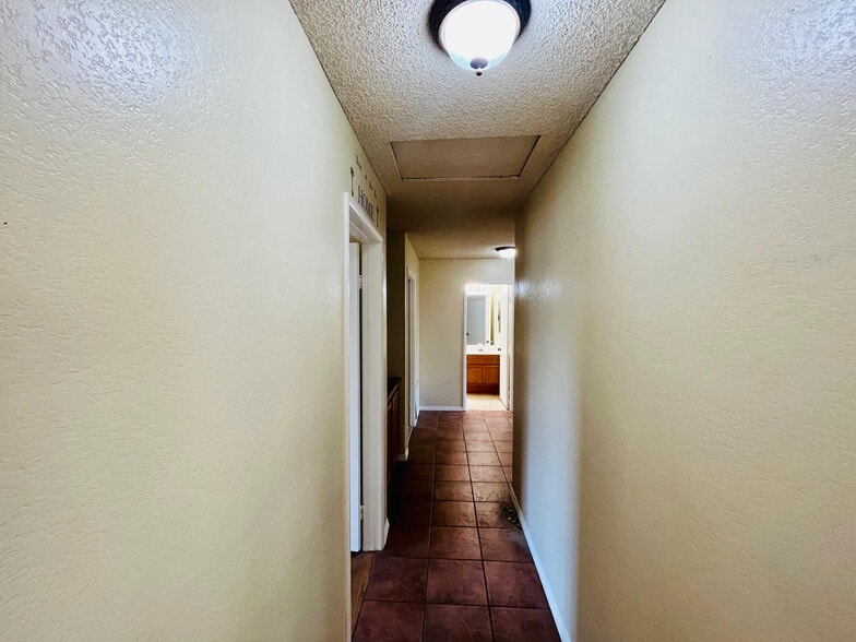 Building Photo - 5325 Adobe Dr