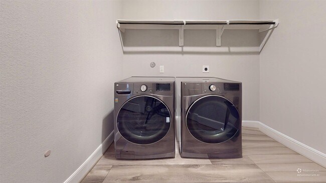 Building Photo - 8305 Greenleaf Ridge Way