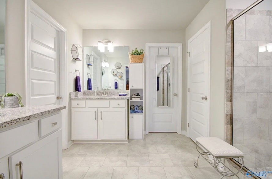 Master bathroom - 291 Avebury Rd