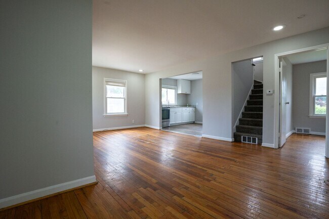 Building Photo - Eastpointe 3 bedroom