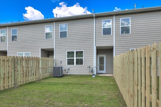 Building Photo - 801 Grovebury Ct