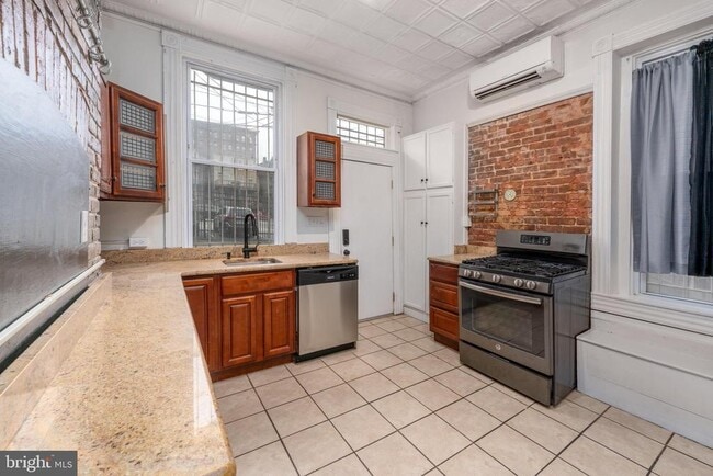 Building Photo - 216 E Biddle St