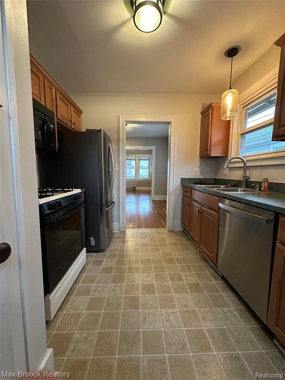 Building Photo - 264 E Breckenridge St