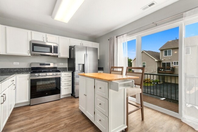 Building Photo - 24615 Patriot Square Dr S