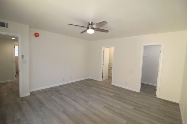 Building Photo - Remodeled Ventura Keys Duplex