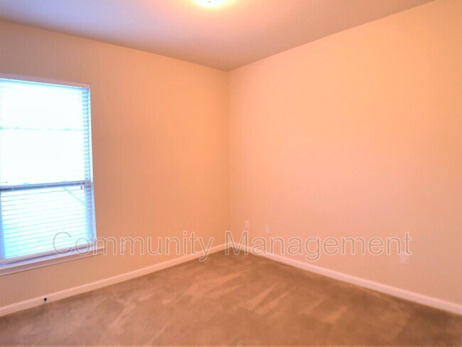 Building Photo - 13838 Ponderosa Dr