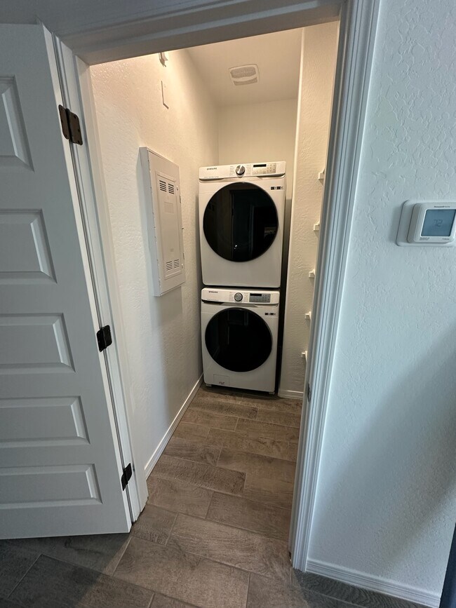 Building Photo - 25238 N 142nd Dr