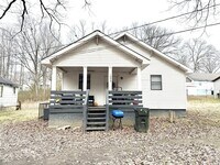 Building Photo - 1004 E St