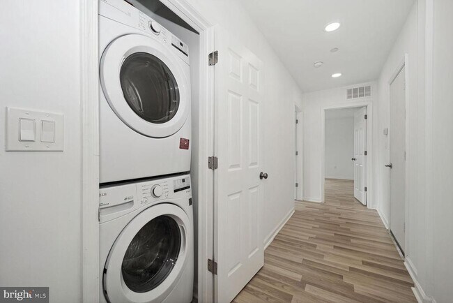 Primary Photo - 1642 16th St SE