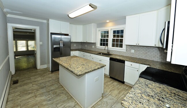 Building Photo - Water View, private wooded lot on dead end...