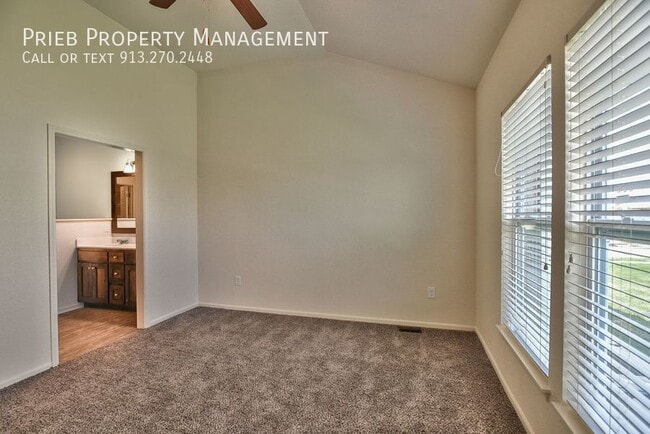 Building Photo - 443 W Apache St