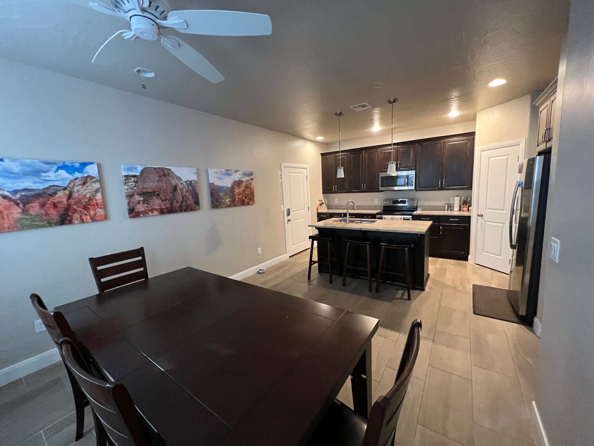 Building Photo - 1911 E Fiesta Ln