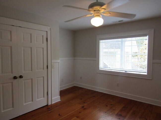 Building Photo - 703 Tradewind Ct