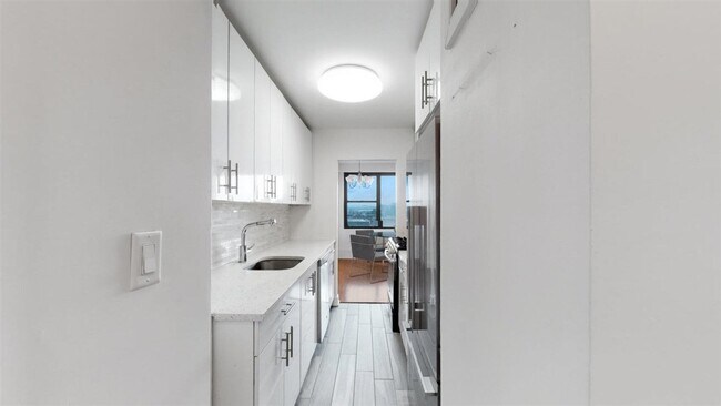 Building Photo - 500 Central Ave