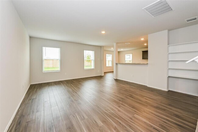 Building Photo - 2130 Middle Rdg Dr