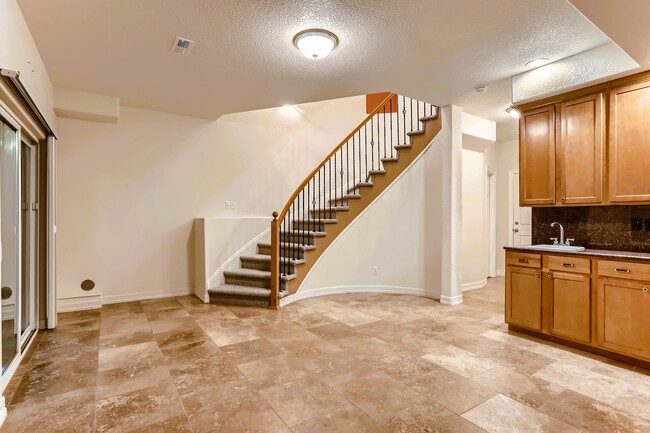 Building Photo - 736 Martin Dr