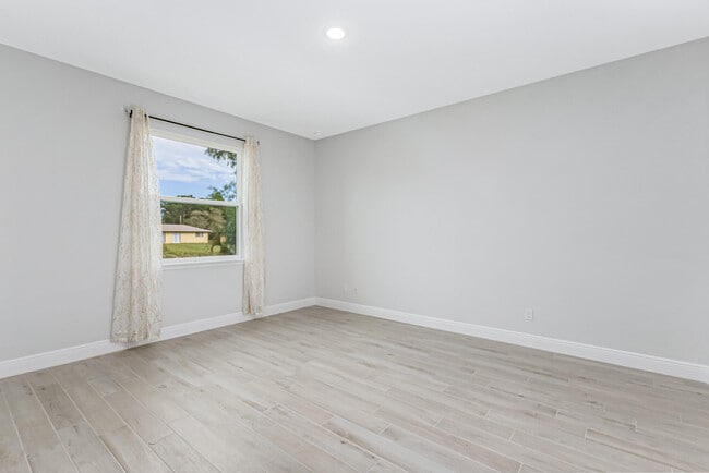 Building Photo - 1517 Wacker Ave SE