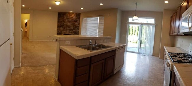 Building Photo - 413 Roger Smith Dr