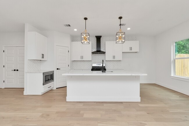 Building Photo - 2813 Drew St