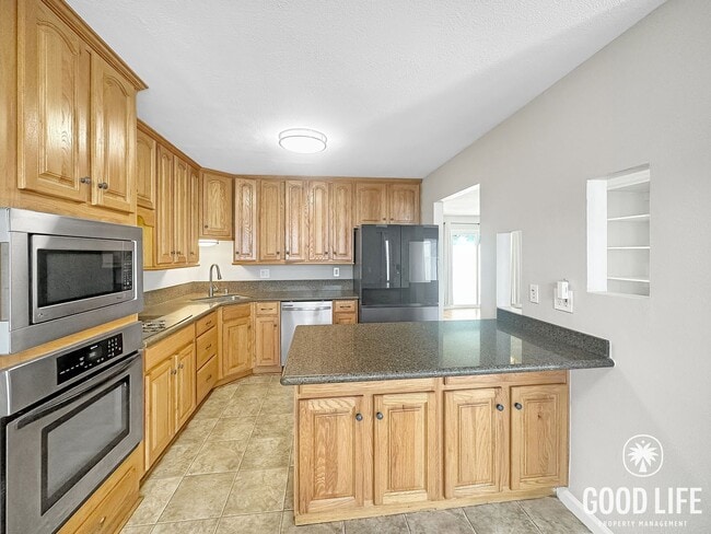 Building Photo - Spacious 3BD/2.5BA Two-Story Condo in Southwest Chula Vista with Kitchen Island, In-Unit Laundry ...