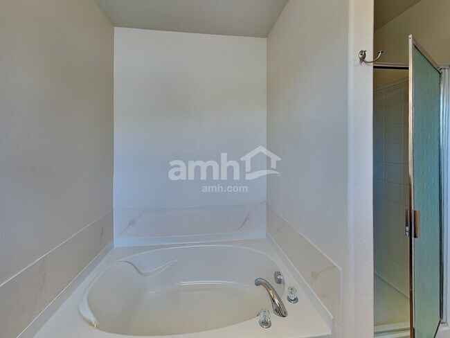 Building Photo - 1006 W 180 S