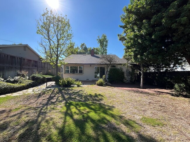 Building Photo - Sherman Oaks 3+2 w/bonus room + upgrades on cul-de-sac lot!