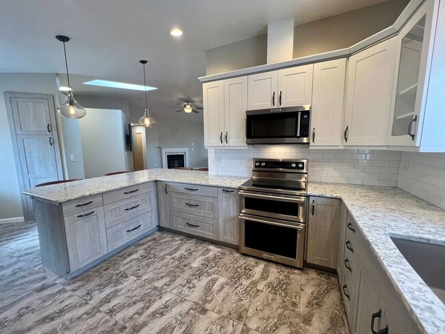 Building Photo - Well Maintained 3BD - Yard Maint. Included