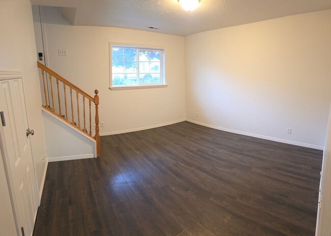 Building Photo - LEASE TAKEOVER - 3 Bed, 1.5 bath townhome available in the Vallinda Community