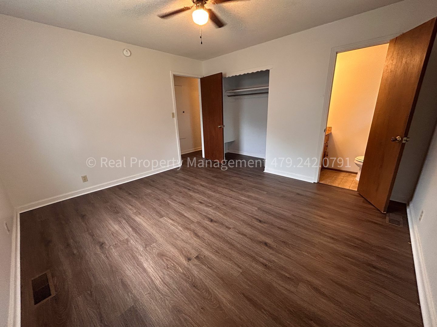 Building Photo - 526 E El Paso St