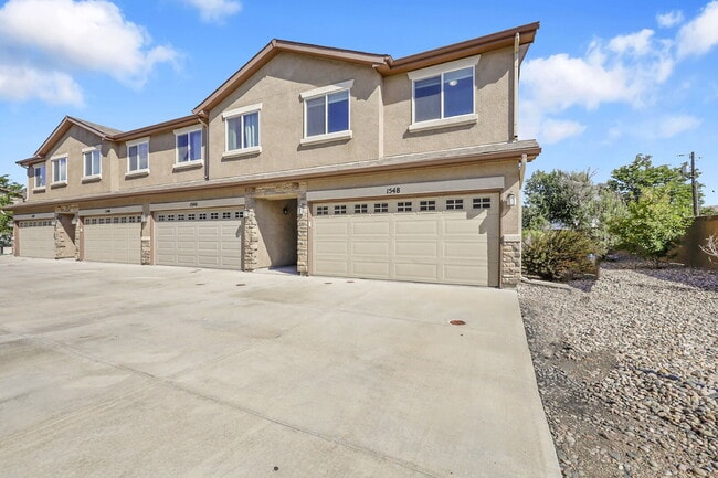 Building Photo - $1,849.00 - 3 Bed, 2.5 Bath Townhome in CO Springs with AC and In Unit Laundry!