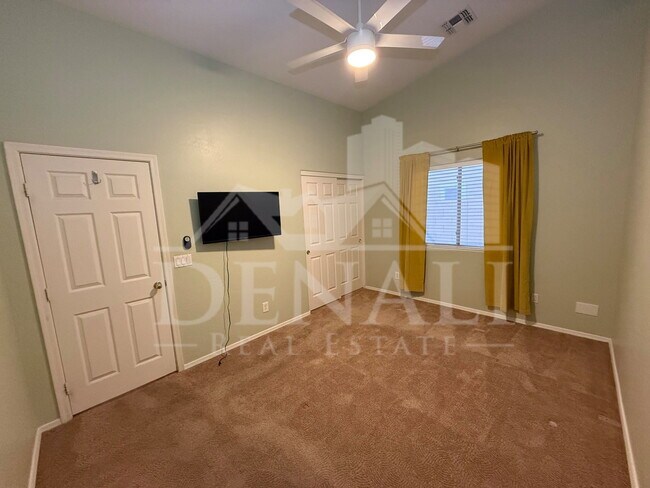 Building Photo - 1845 E Aloe Pl