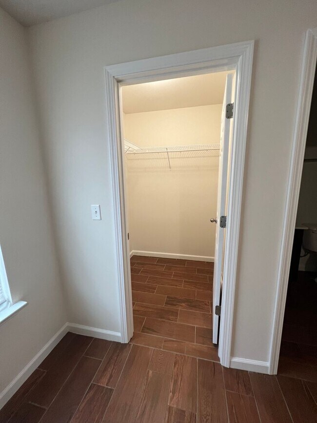 Building Photo - 3 bed/2 bath with 1 car garage for lease