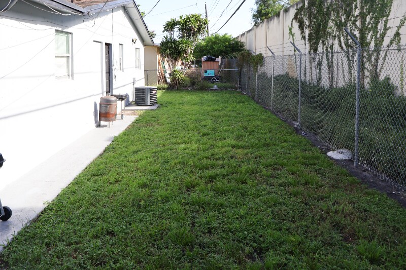 Building Photo - 1548 NW 52nd Ave