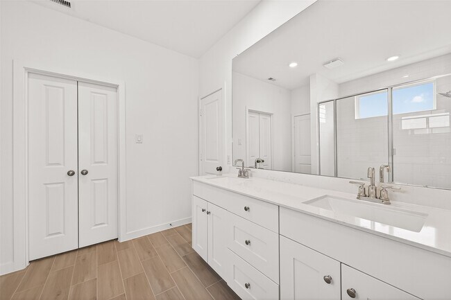 Building Photo - 31838 Blossom Ln