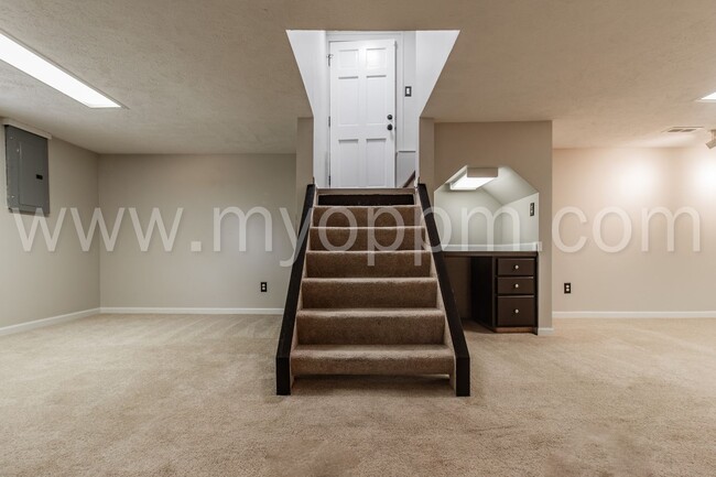 Building Photo - Completely Remodeled! 3 Bedroom / 3 Bathro...