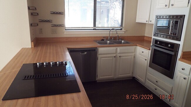 Building Photo - 3422 Sunlit Grove