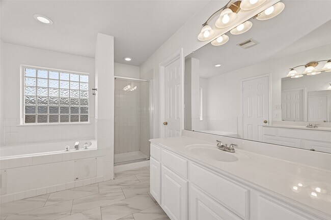 Building Photo - 2015 Waverly Glend Dr