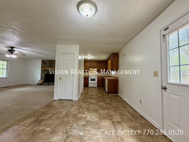 Building Photo - 130 Tyler Ln