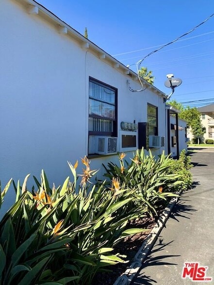 Building Photo - 604 E Windsor Rd