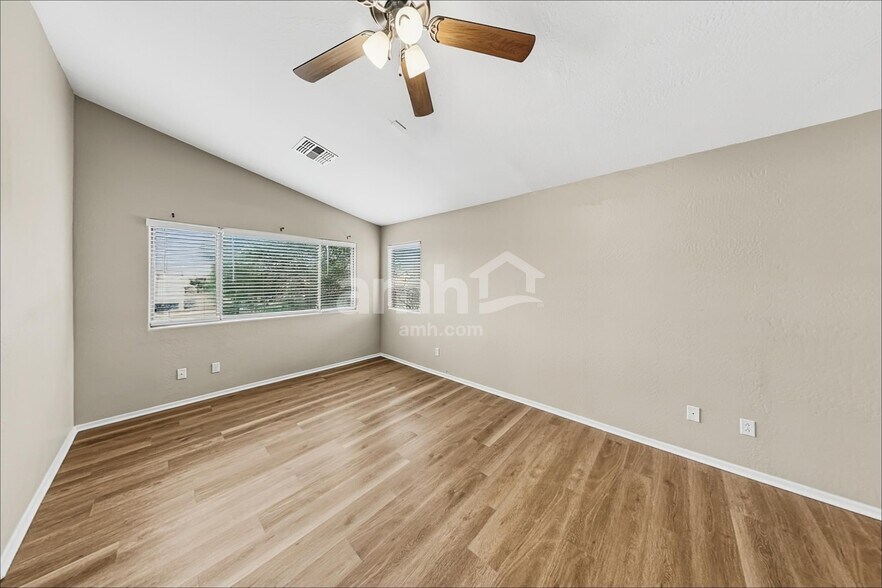Building Photo - 2982 S 256th Dr