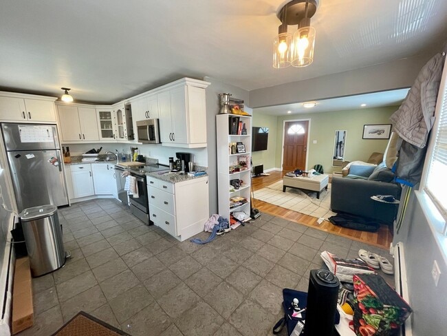 Building Photo - 1 Bedroom Condo for Rent $2,400