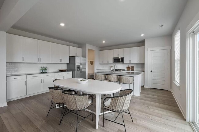 Building Photo - 5 Bed, 3.5 Bath Home w/ 2 Car Garage in Harvest Point