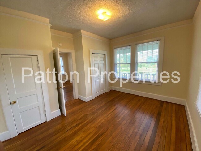 Building Photo - 2221 Greene St