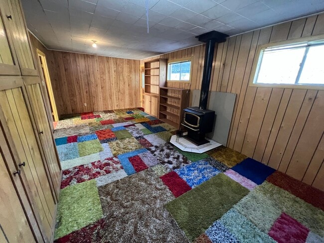 Building Photo - 3 Bed 2 Bath House with Attached 2 Car Garage & Trailer Parking